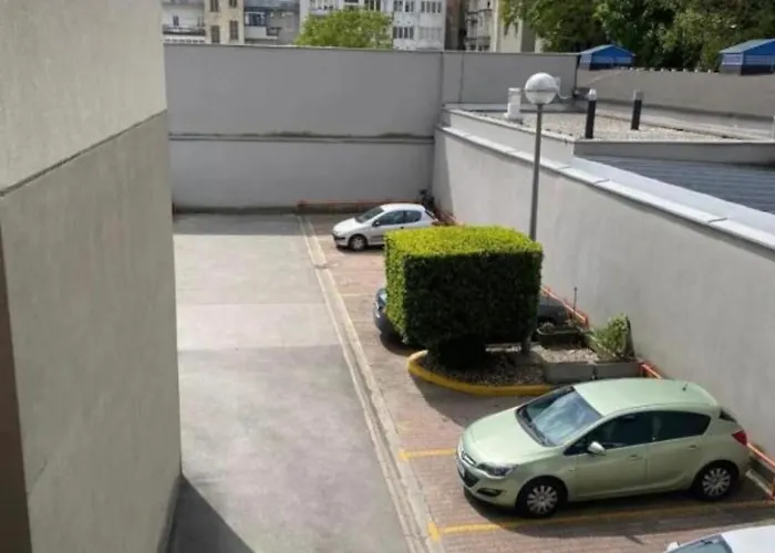 Lea Apartment - Free Parking In Front For 2 Cars