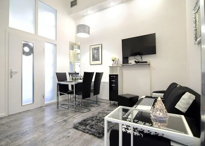 Lea Apartment - Free Parking In Front For 2 Cars