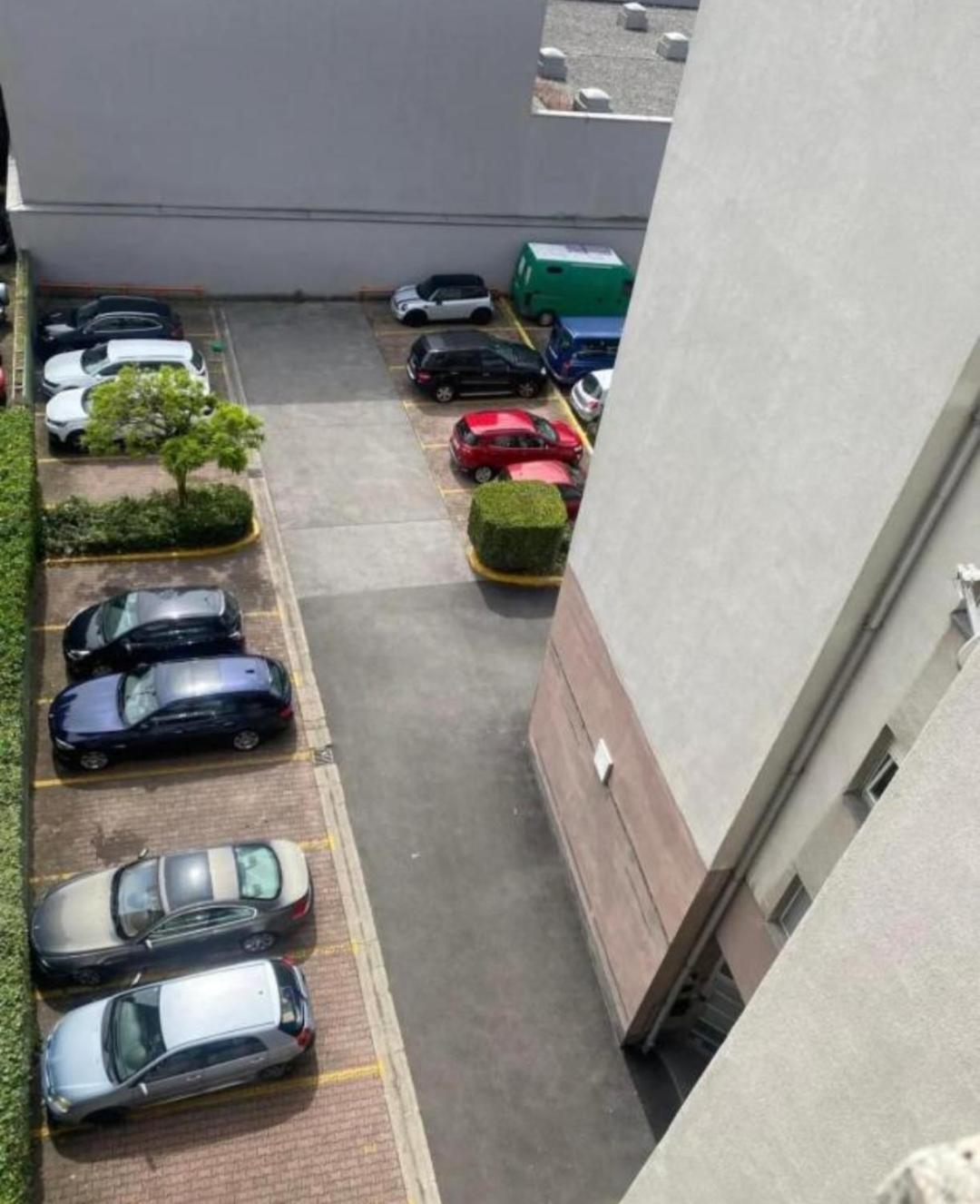 Lea - Free Parking In Front For 2 Cars Apartment *