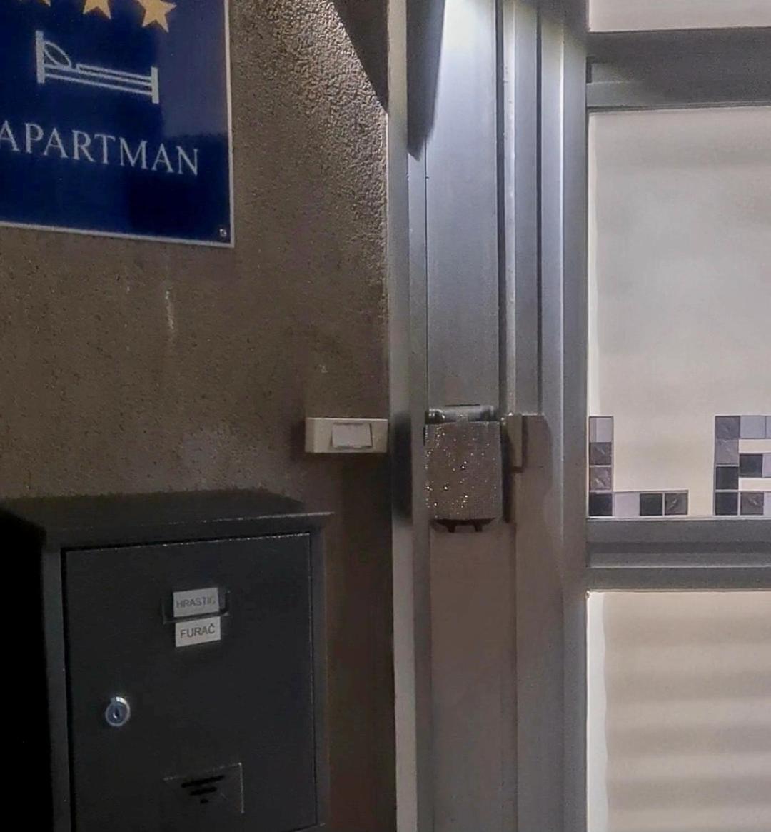 Lea - Free Parking In Front For 2 Cars Apartment *